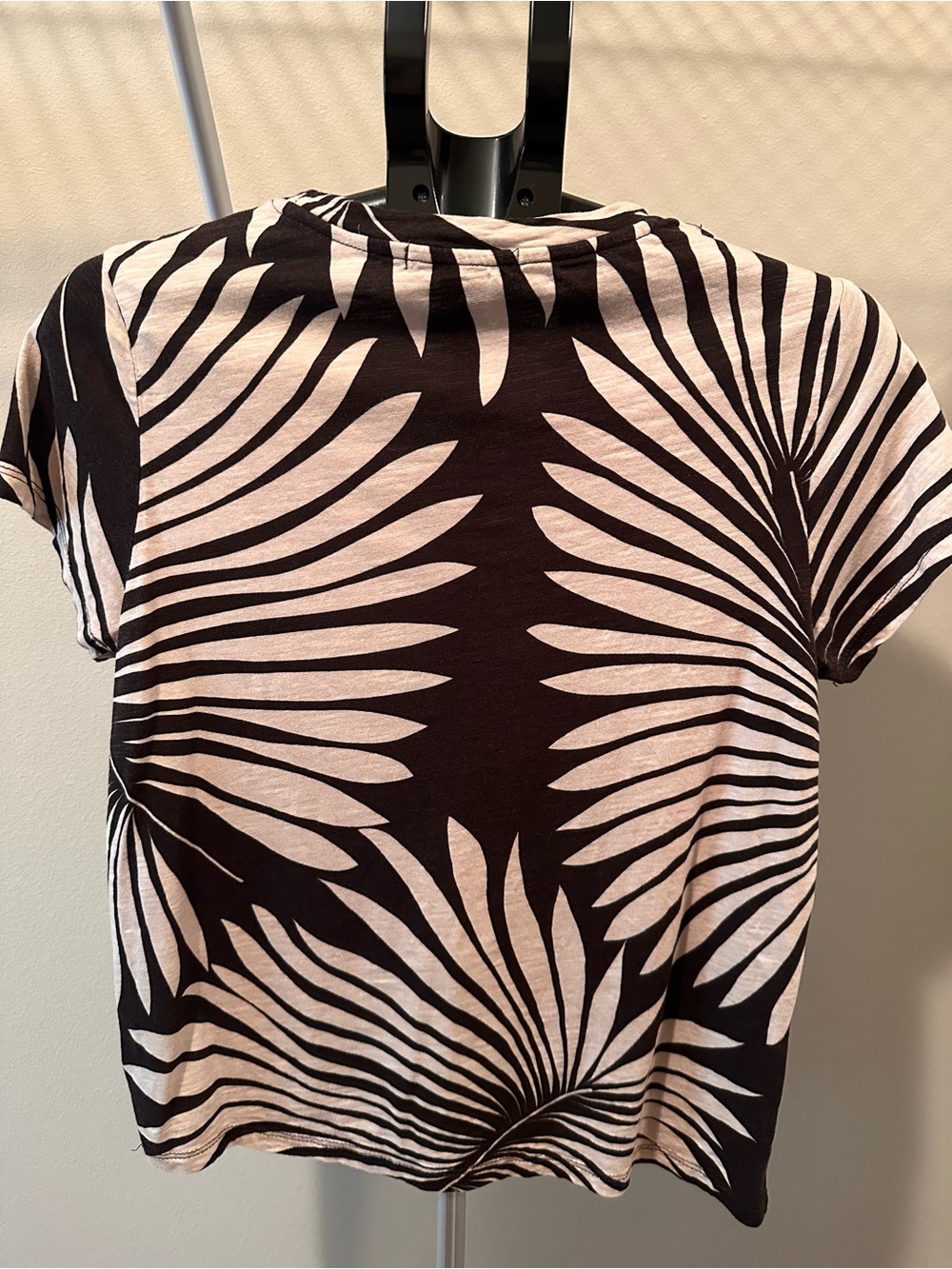 Sanctuary Black and Cream Palm-Print Short Sleeve Tee - Picture 2 of 6